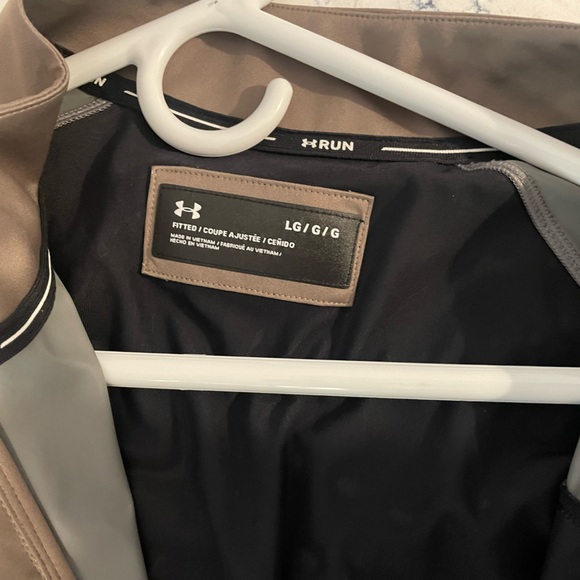 Under Armour mens lightweight coat. - Picture 6 of 12